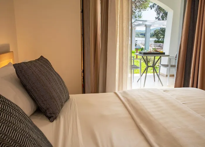 ゲストハウス Maristesi シニスコーラ